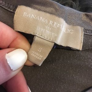 Banana Republic T-Shirt 🍌